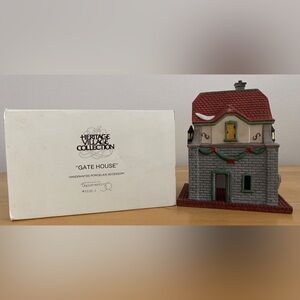 Dept 56 Heritage Village Vintage 1992 “Gate House” #55301 Retired